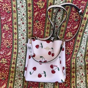 NWT Coach Cherry Mollie Bucket Bag 22
